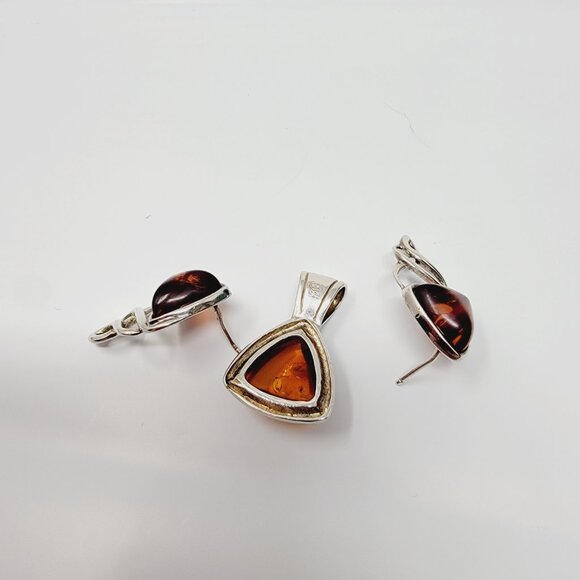 Sterling Silver and Amber Set Studded earrings and pendant - Picture 5 of 8